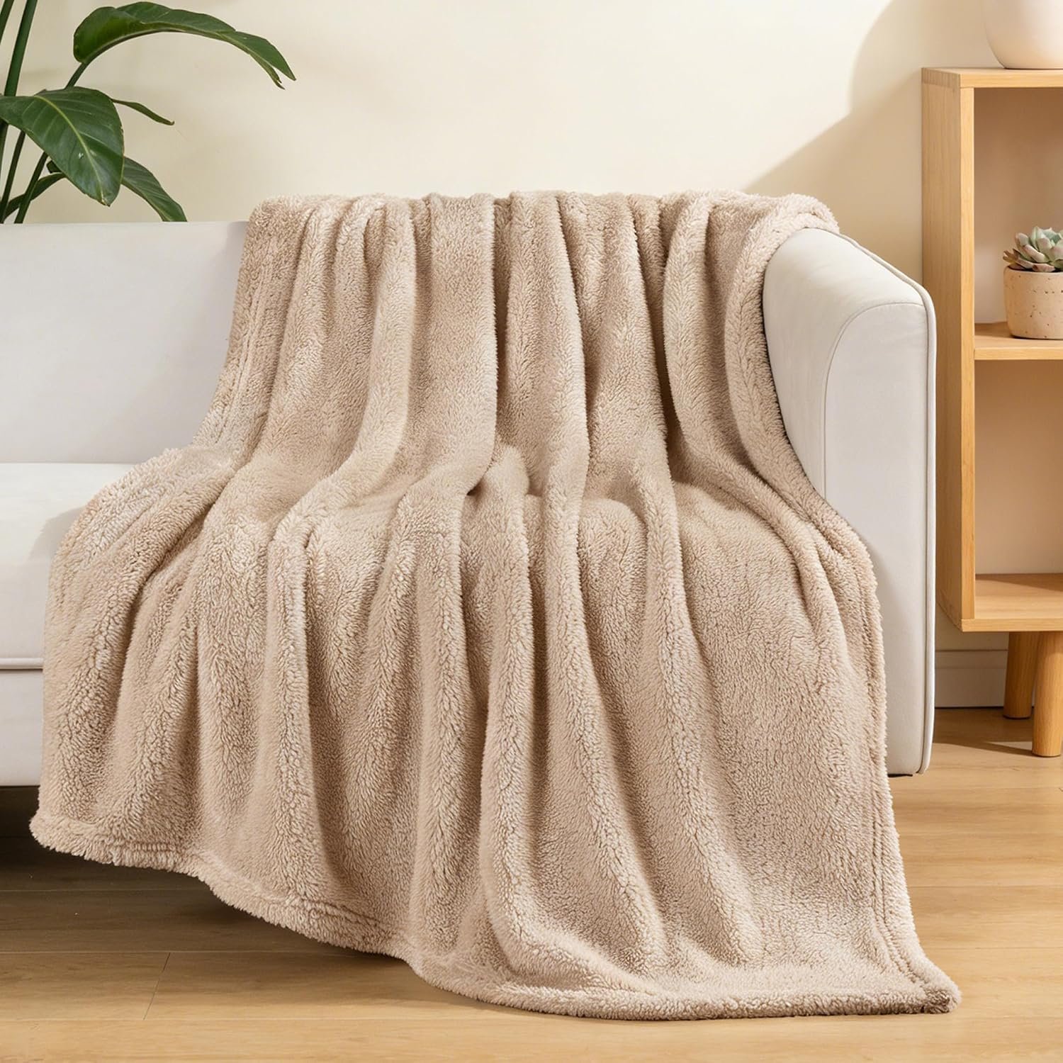 Exclusivo Mezcla Soft Fleece Throw Blanket for Couch, Super Soft Velvet Plush Fleece Blankets, Fuzzy Cozy and Warm, 50×60 Inches, Camel
